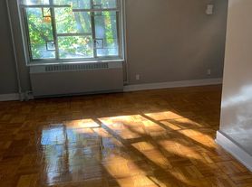83-22 188th St, Hollis, NY