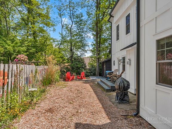 3rd image of 210 Henkel Street