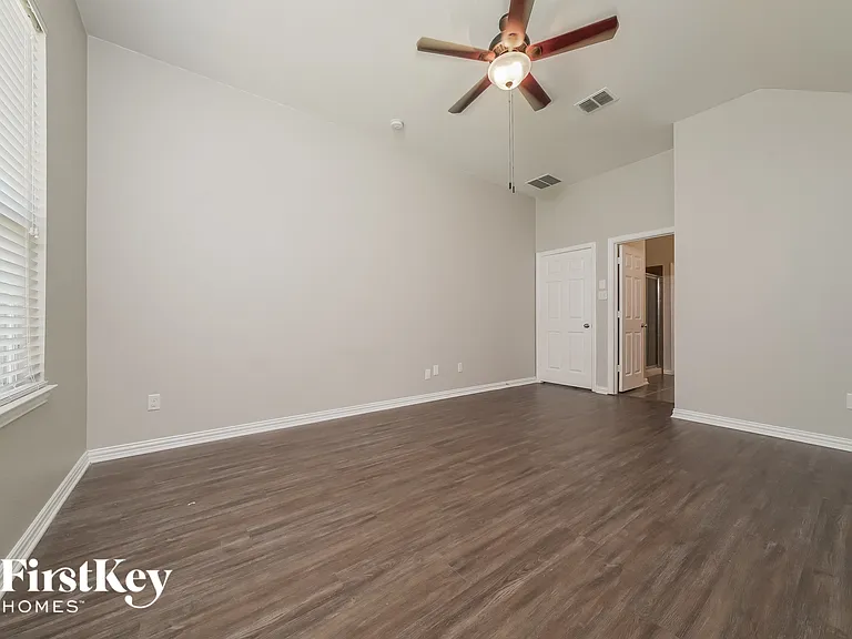 1521 Toucan Dr — Photo 9