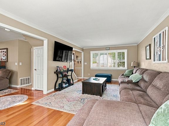 5th image of 42 Circle Dr