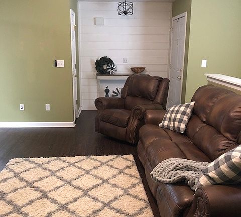 3rd image of 160 Woodlands Dr