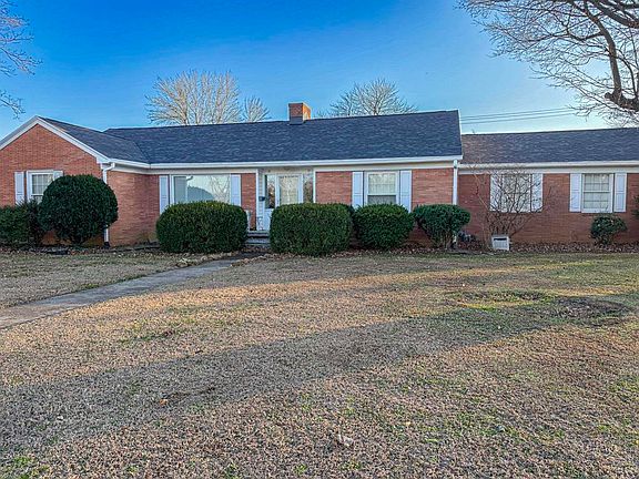 3rd image of 1120 College Dr