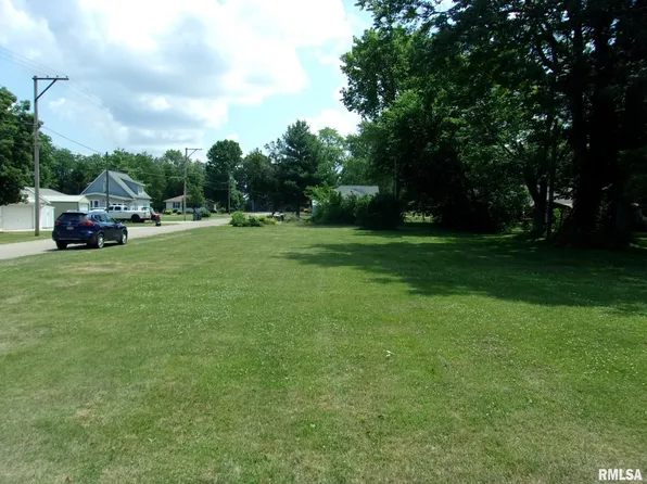 300 S Arthur Ave, Manito, IL 61546