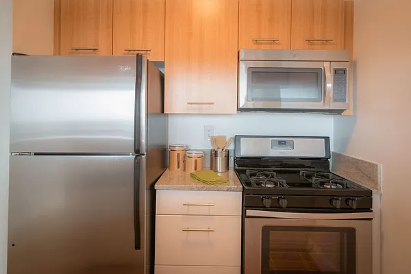 Rented by Greystar | media 10