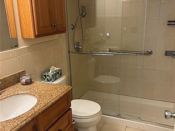 5th image of 11 Walnut Cir