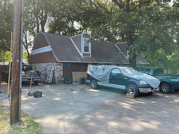 5th image of 141 Elm Ln
