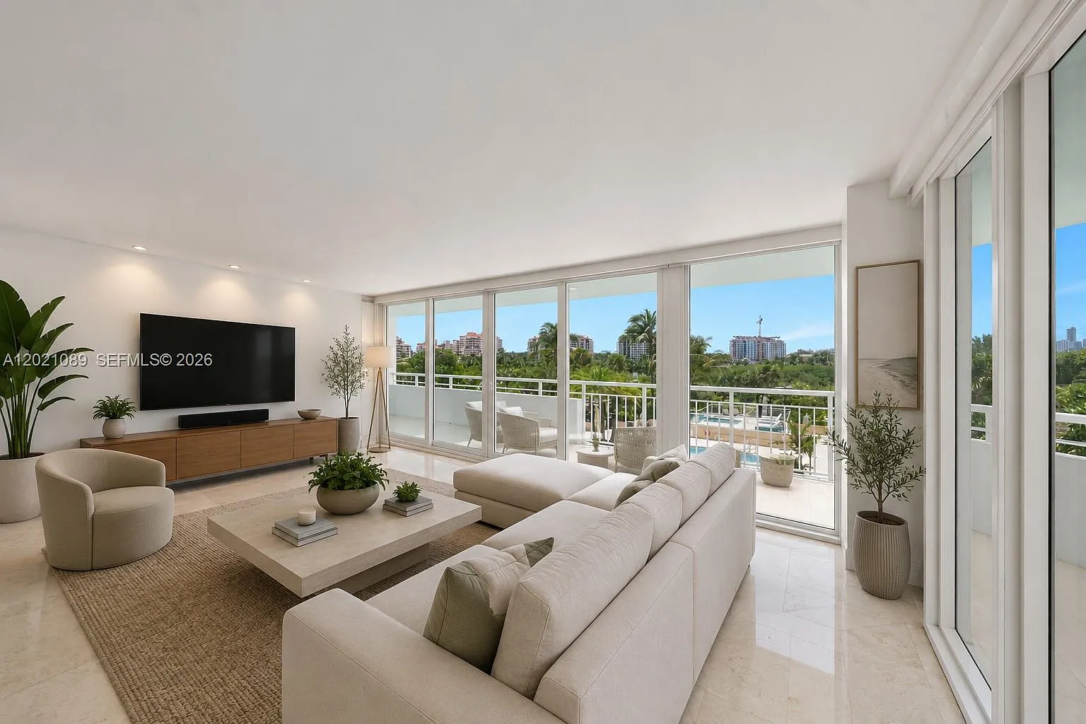 South Pointe Towers Condo — Photo 1