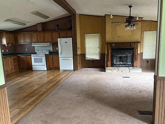 Open concept
Kitchen/ family