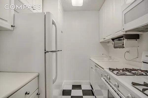 Sold by Compass | media 6