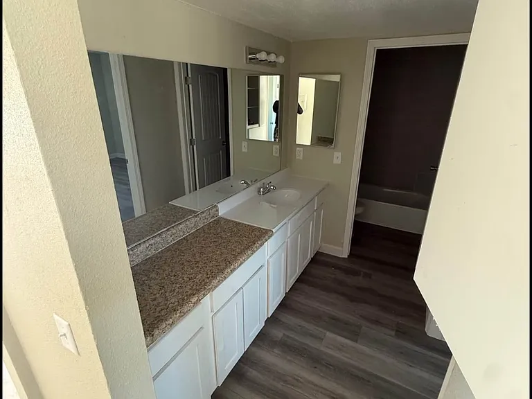 822 E Main St — Photo 6