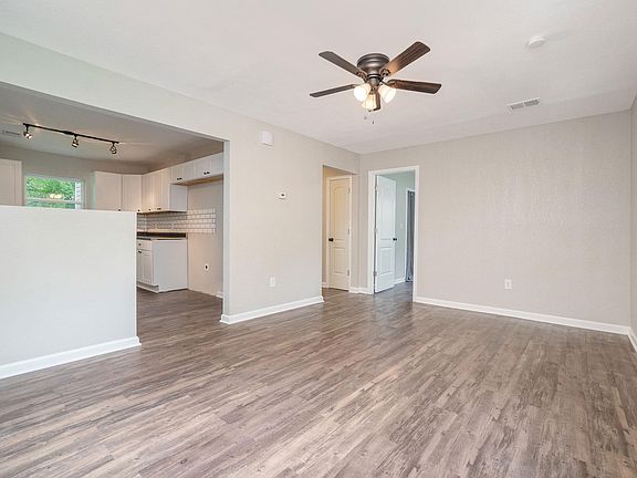 3rd image of 7112 Flora Ave