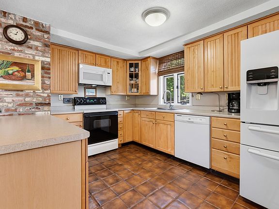 5th image of 8 Colgate Rd
