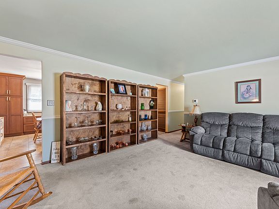 2nd image of 570 Concord Pl