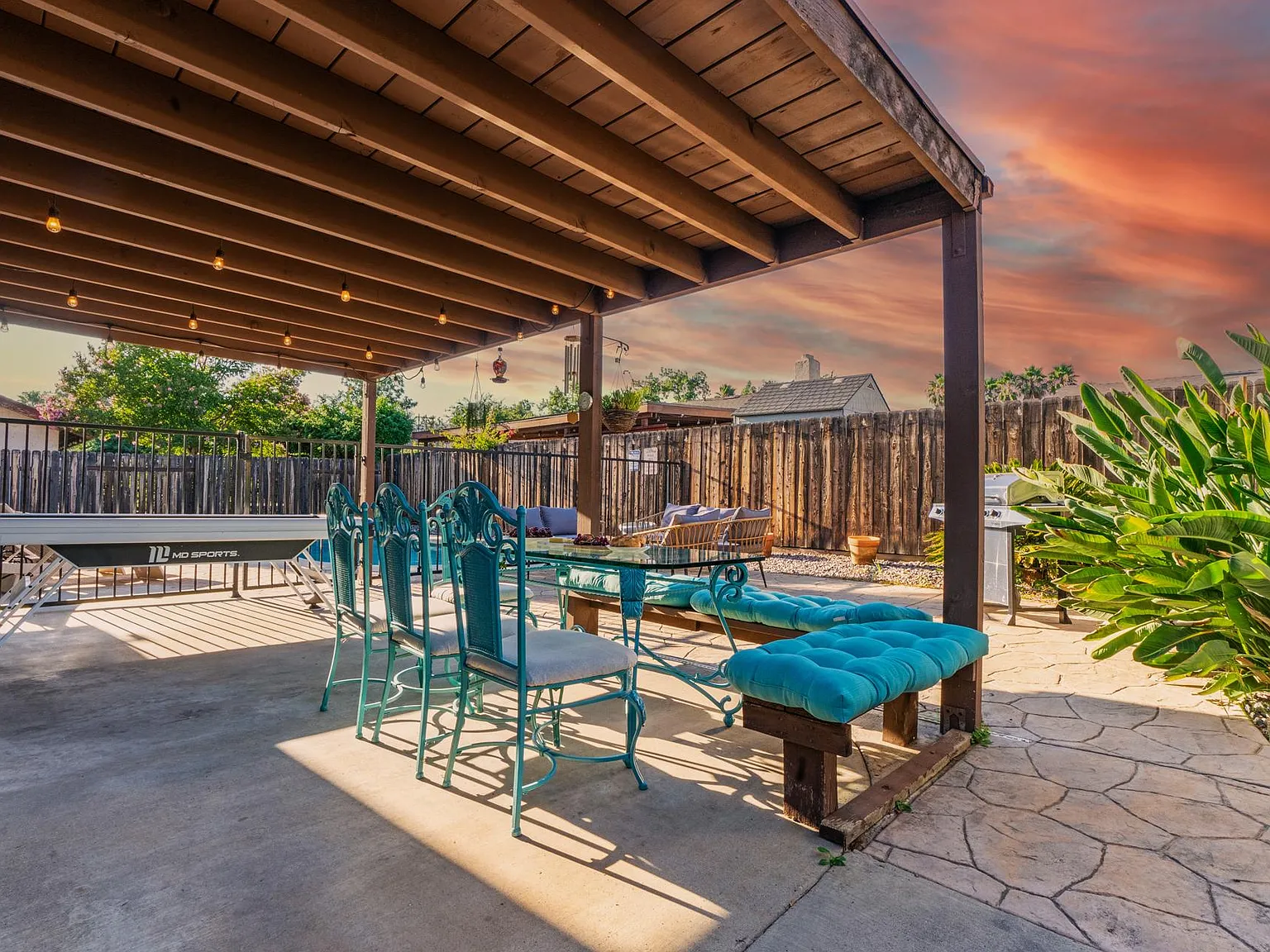 458 Las Brisas Dr — Photo 3