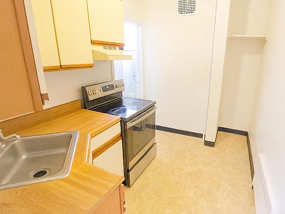 4th image of 44 Gifford Ave #2