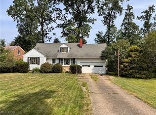 28324 W Oviatt Rd, Bay Village, OH 44140