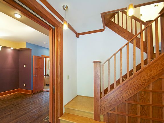 4th image of 411 W Buell Ave