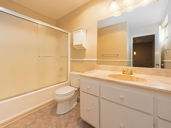 5th image of 634 W Garland Ter
