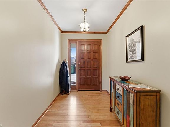 3rd image of 812 Wood Dale Dr