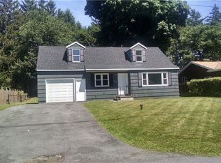 7408 Palmcrest Rd, North Syracuse, NY 13212