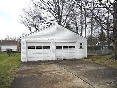 3rd image of 1787 Clemmens Ave