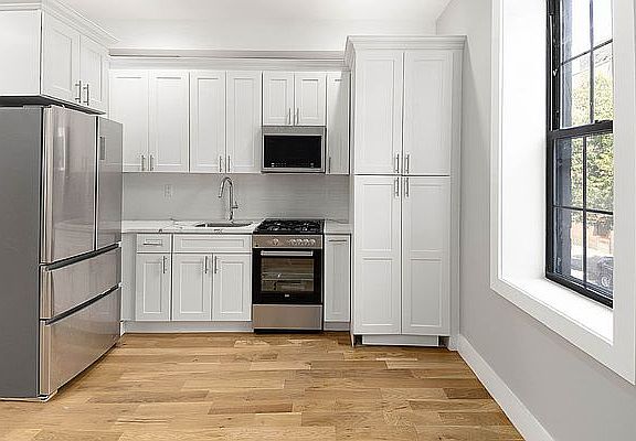 2nd image of 542 Chauncey St #1E