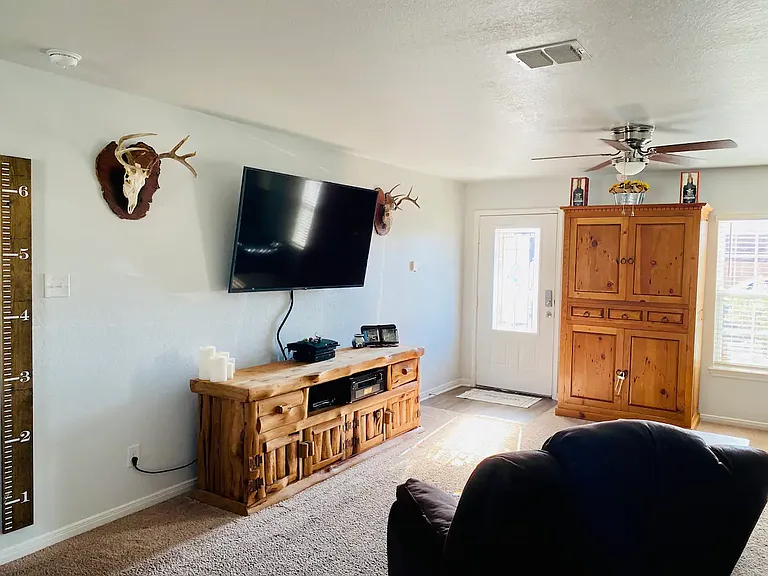 6402 Underwood Way — Photo 6