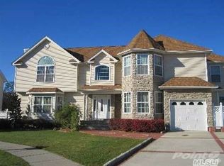 37 Dale Dr, Farmingdale, NY 11735