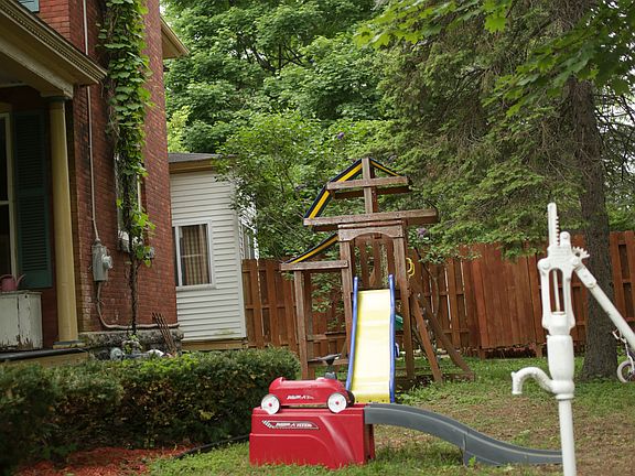 4th image of 4 Elm Cir