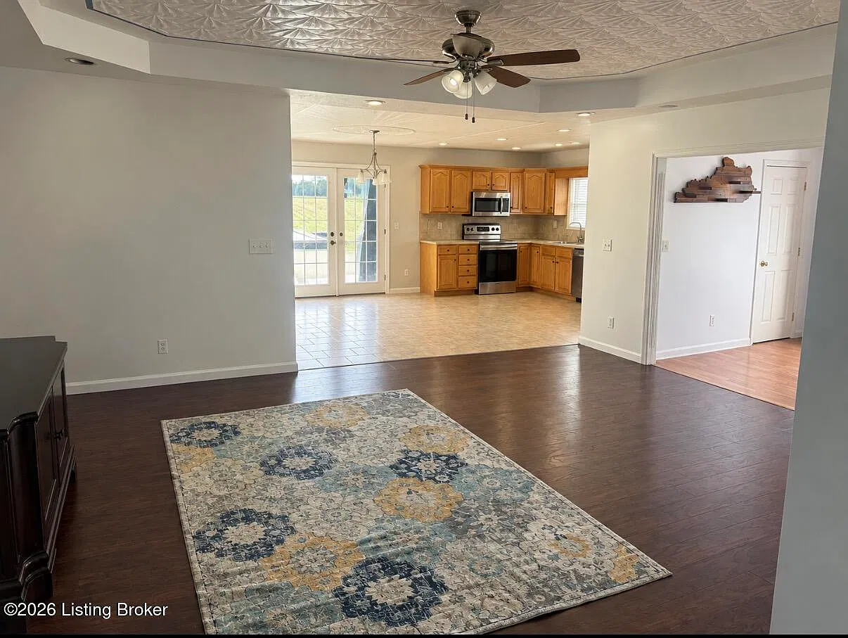 3 bed, 2.0 bath, 1738 sqft, $1,975 — Photo 2
