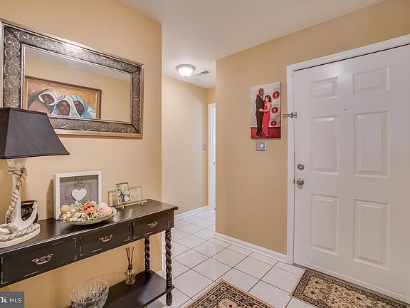 3rd image of 203 Southampton Ct