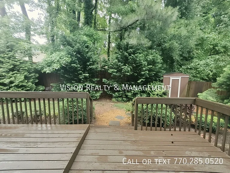 5025 Brittany Dr — Photo 27