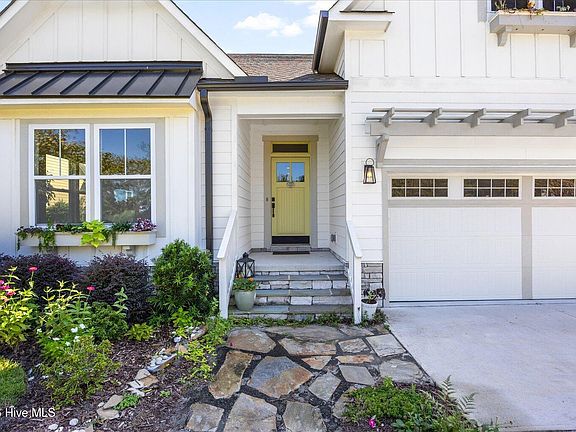 4th image of 489 Broomsedge Court SE
