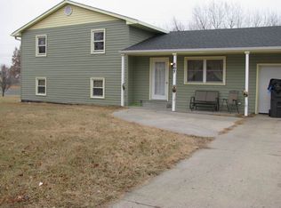 607 Ottawa Ave, Hiawatha, KS 66434
