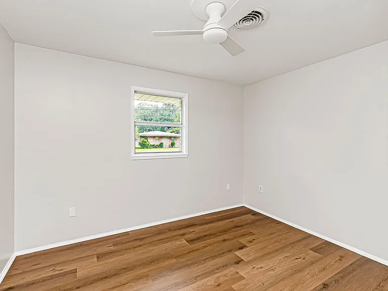 8131 Sholar Dr — Photo 10