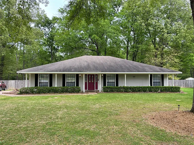 5604 Kenilworth Cir — Photo 2