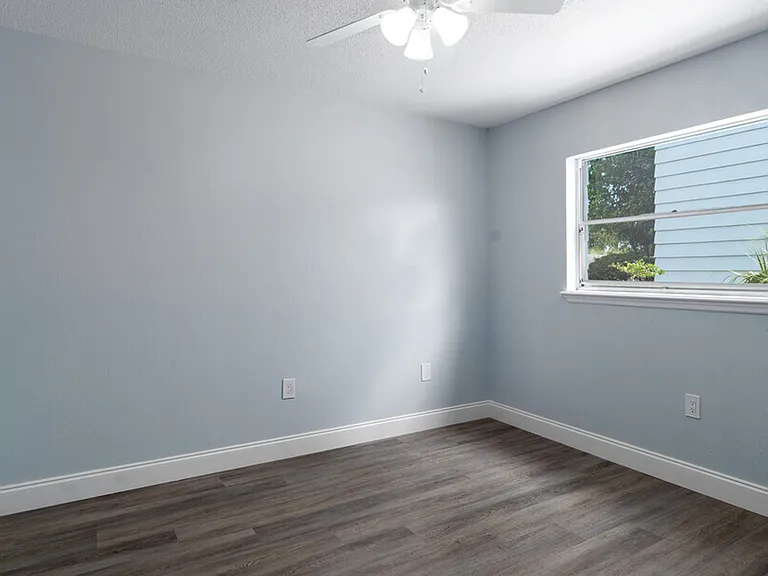 Manatee Bay Apartments — Photo 46