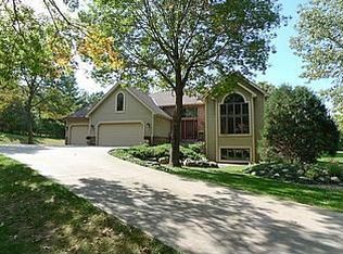 5698 Woodlane Ct, Woodbury, MN 55129