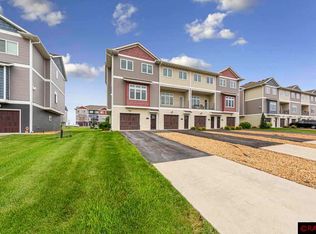 2155 Rolling Green Ln, North Mankato, MN 56003