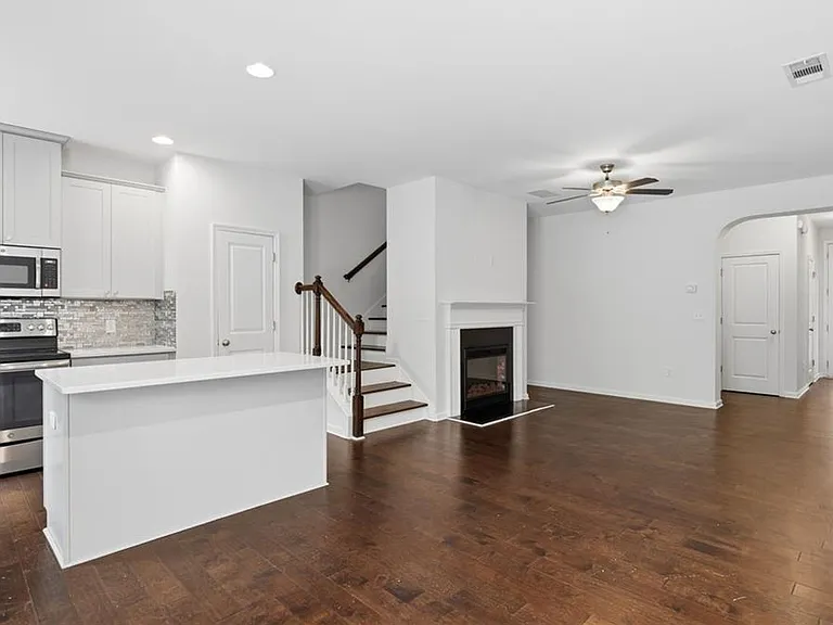 4917 Longview Walk — Photo 5