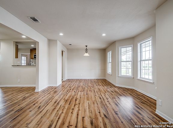 5th image of 4618 Lavender Ln