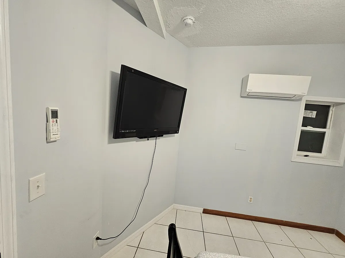 Building Photo - 208 Flamingo Dr