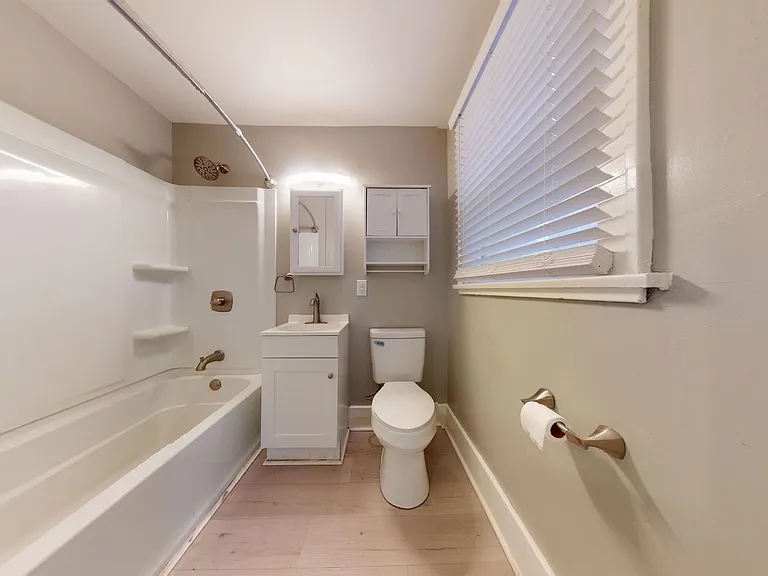 219 W Church St — Photo 9