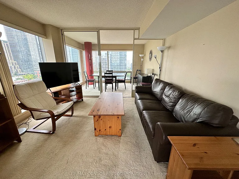 1001 Bay St #1804 — Photo 2