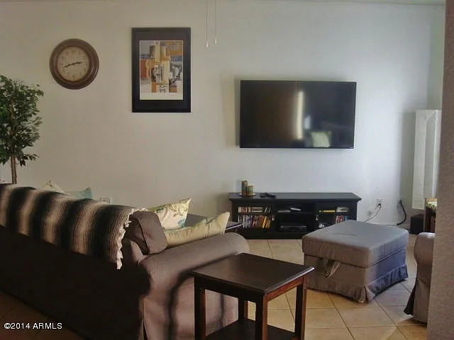 3 bed, 2.0 bath, 1193 sqft, $2,100 — Photo 4