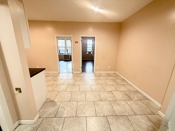 2nd image of 13257 Maple Ave Unit 2R