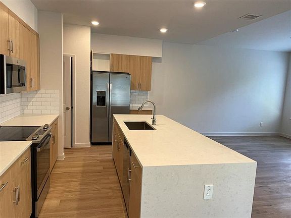 3rd image of 2521A Appian Way