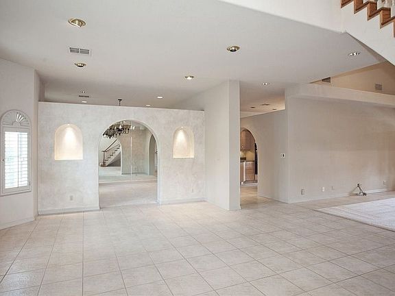 4th image of 2760 Twin Palms Cir