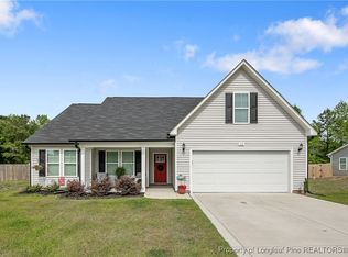 16 Finch Ln, Parkton, NC 28371
