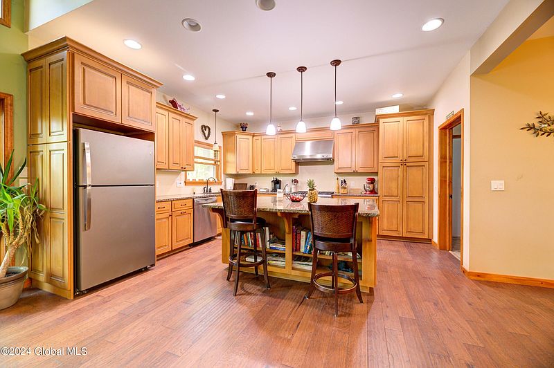 3rd image of 51 Pawling Road